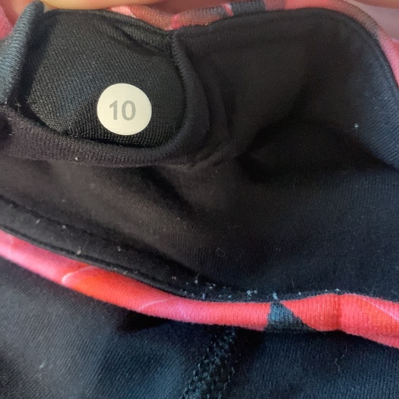 Lulu lemon capris size 10 - Picture 3 of 3